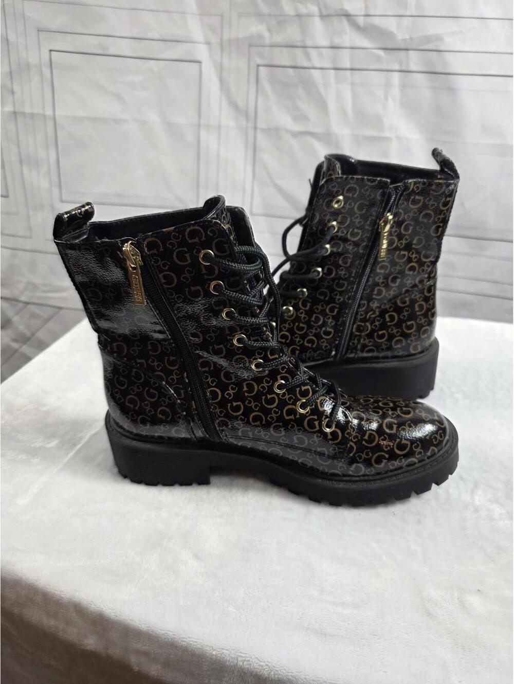 Guess Combat Ankle Boots Style & Eye Catching Fun Sz 8M